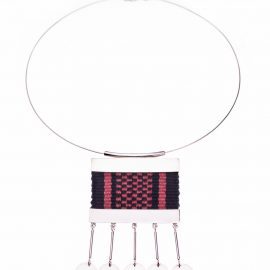 Collar de plata de 950 con hilos de algodón tejidos en telar. Desvelo