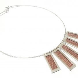 Collar de plata de 950 con aplicación de hilos de cobre tejidos en telar. Gracia