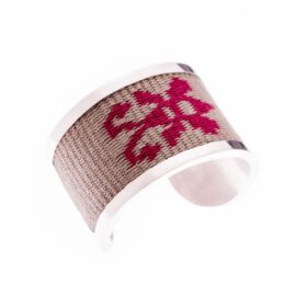 PULSERA DE PLATA DE 950 CON UNA FRANJA DE HILO TEJIDO EN TELAR