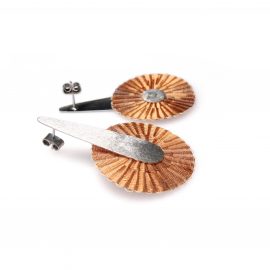 Aros de plata de 950 con dos discos tejidos en hilos de cobre