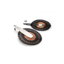 Aros de plata de 950 con dos discos tejidos en hilos de crin y cobre