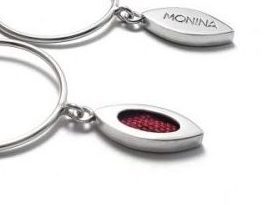 Aros de plata de 950 con finas huinchas de hilo tejidas en telar. Julieta