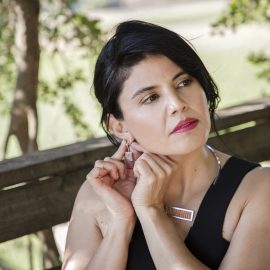 Aros de plata de 950 con hilos de cobre tejidos en telar. Gricelda