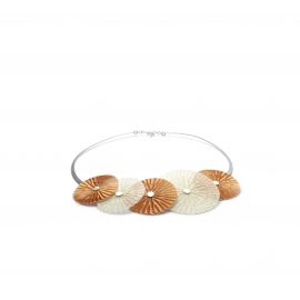 Collar de plata de 950 con discos tejidos en cobre y crin